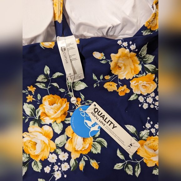 Cupshe - Women's - Floral Scalloped Crisscross One Piece Swimsuit - Medium - Picture 3 of 7